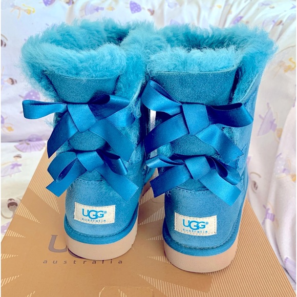 UGG Big Kids Bailey Bow Boots Blue Size 3 (approximately Women Size 5) - Picture 1 of 7